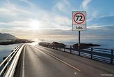 What about a world without standardization? Nicht genormtes Verkehrsschild - Bild